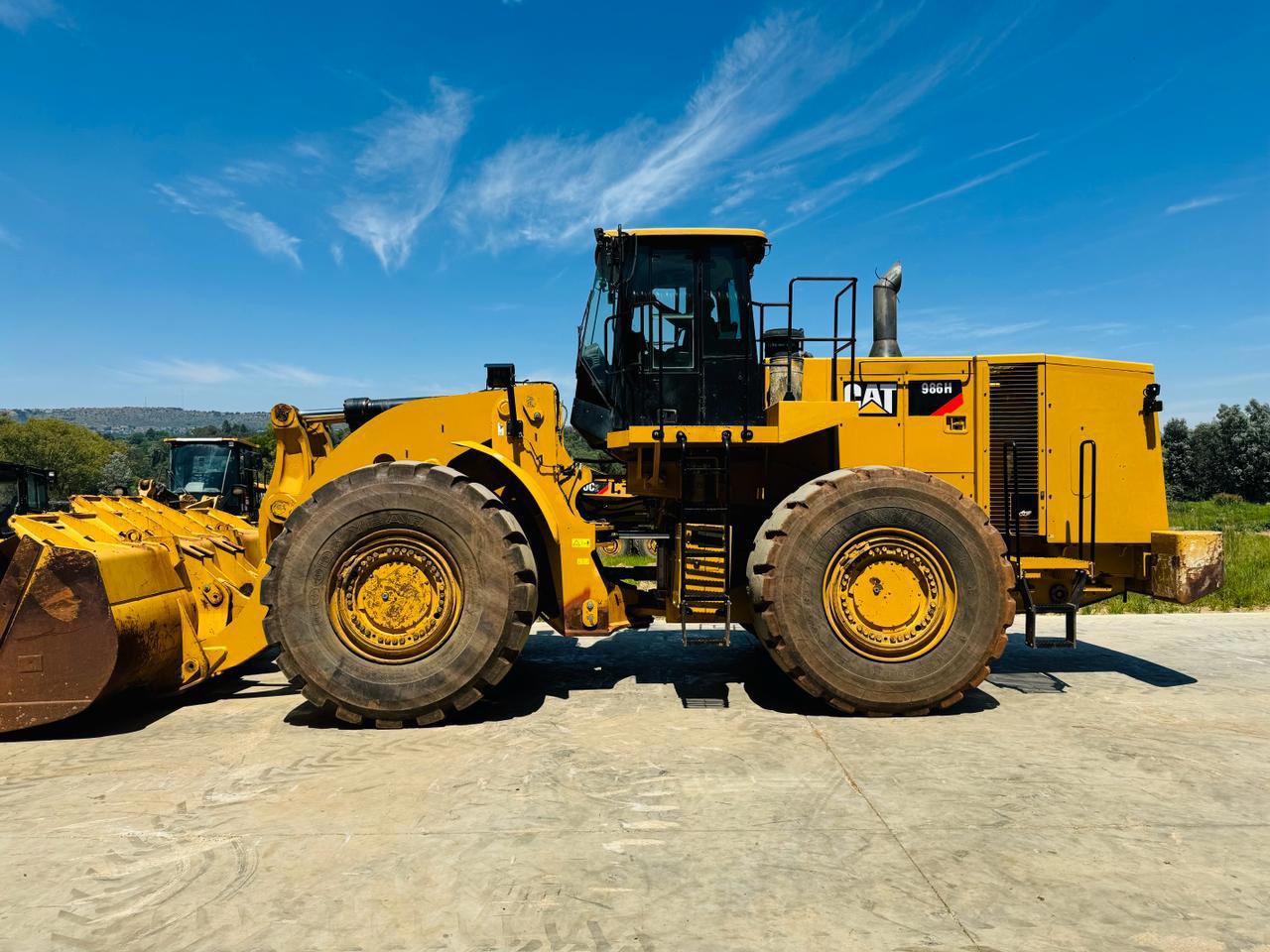 CAT 986H loader