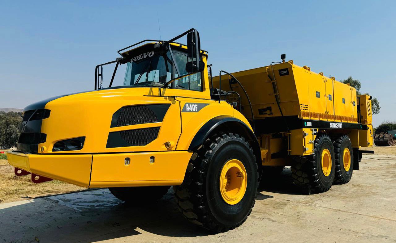 Volvo A40F Service Truck - Image 3