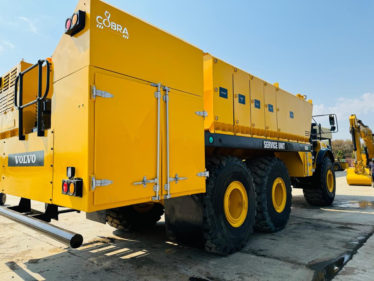 Volvo A40F Service Truck - Image 6