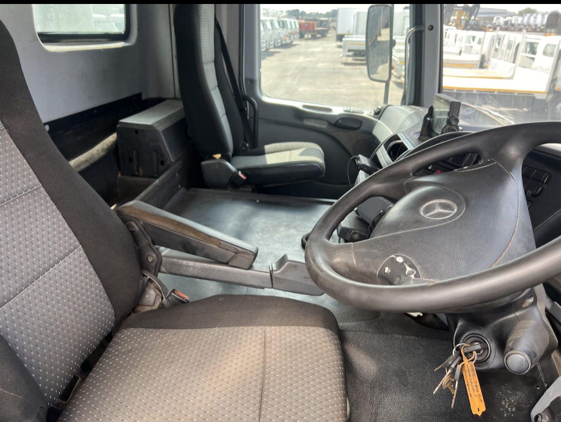 2005 Mercedes Benz 4140 - Image 3