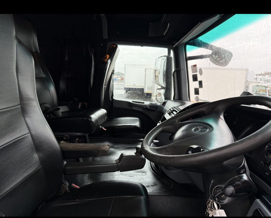 2009 Mercedes Benz 3350 - Image 5