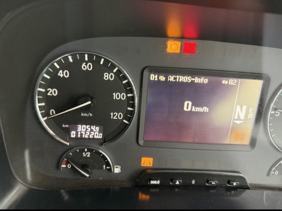 2009 Mercedes Benz 3350 - Image 6