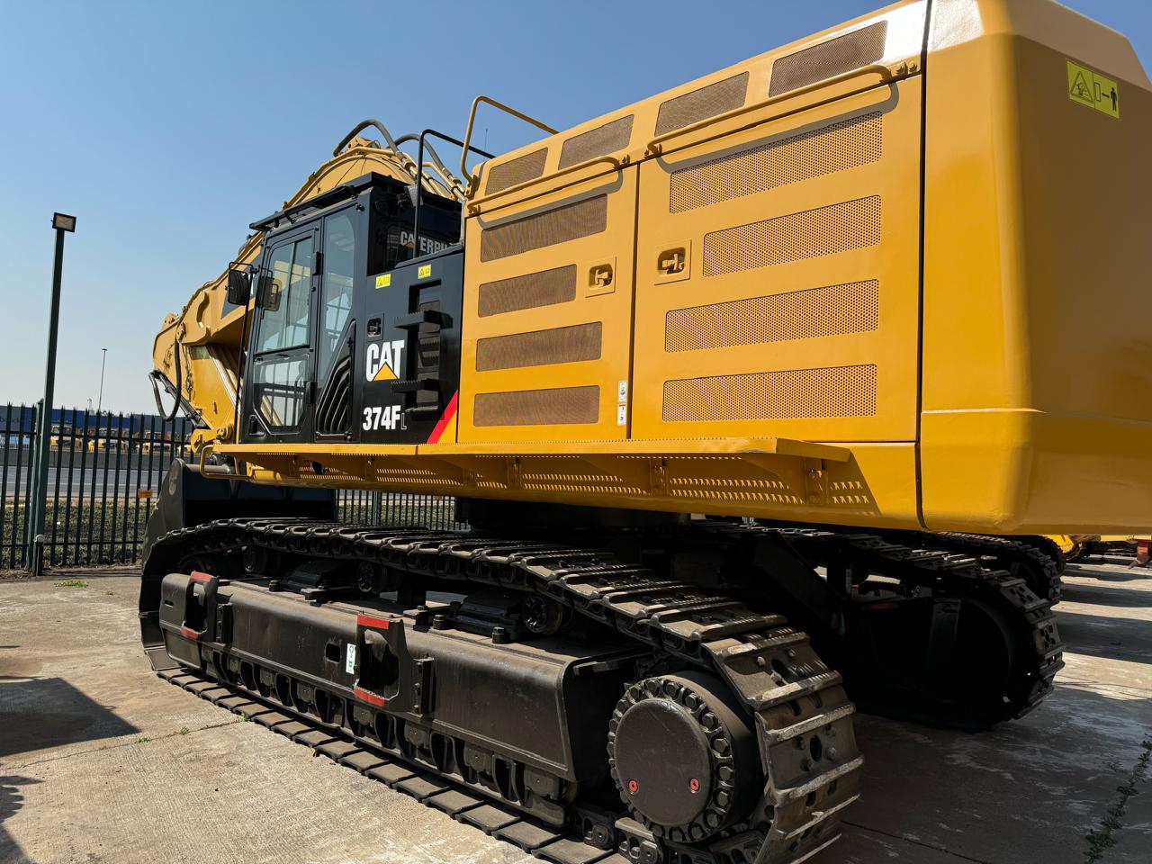 CAT 374 excavators - Image 4