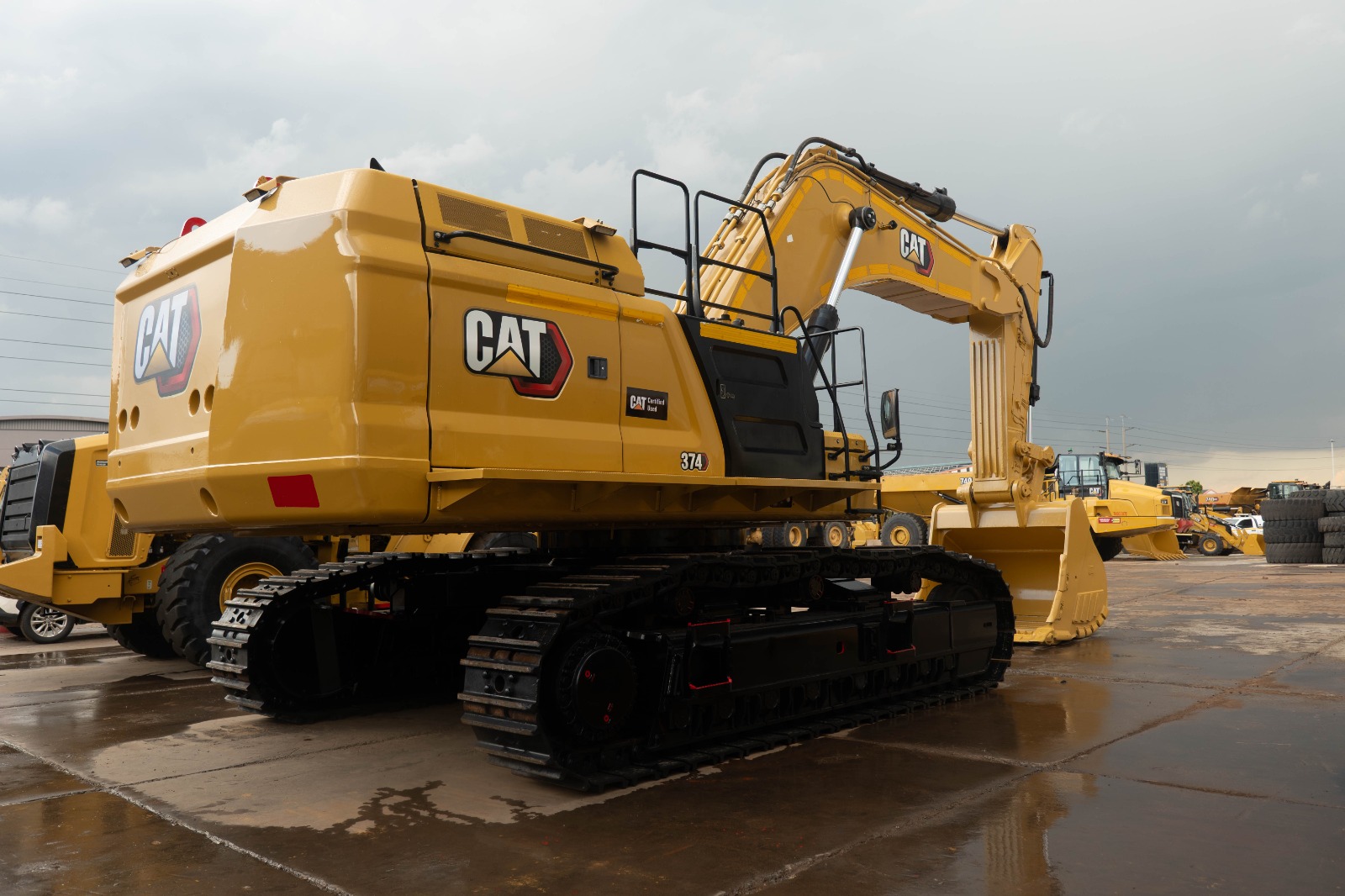 2017 CAT 374F