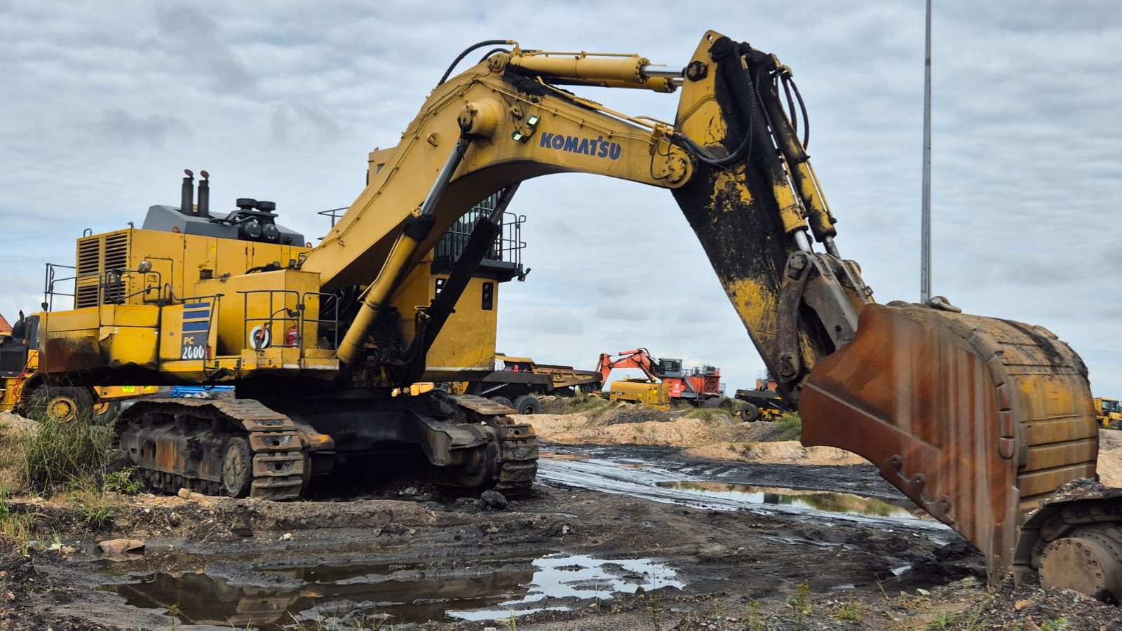 2016 Komatsu PC2000-8